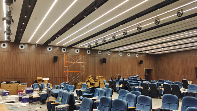 四川吉利學(xué)院報告廳舞臺燈光、音響、LED顯示屏工程項目竣工，鷹皇科技為您精彩呈現(xiàn)