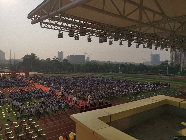 成都鷹皇科技承建眉山東辰國際學(xué)校體育場戶外燈光音響LED顯示屏工程項目竣工