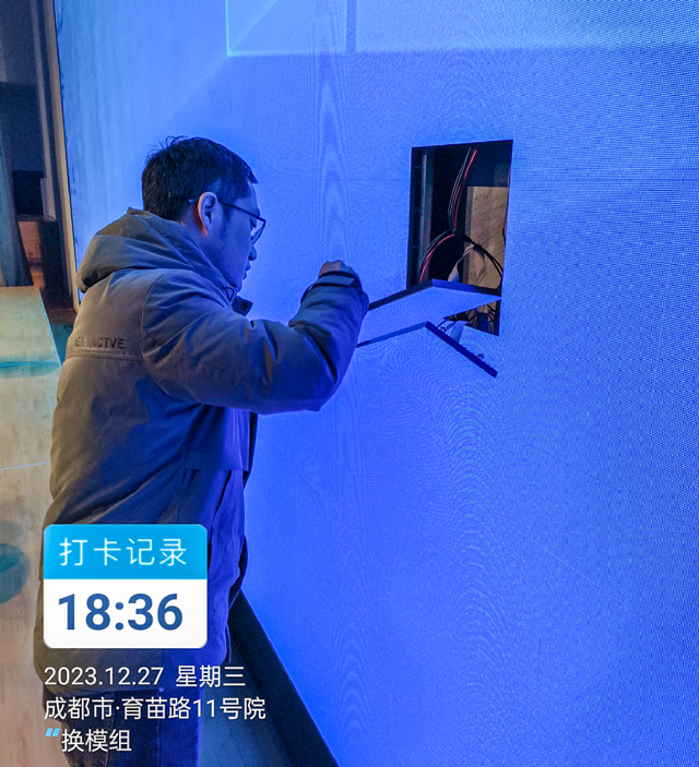 LED顯示屏售后維護(hù)更換模組案例：鷹皇科技的售后服務(wù)贏得客戶(hù)信賴(lài)