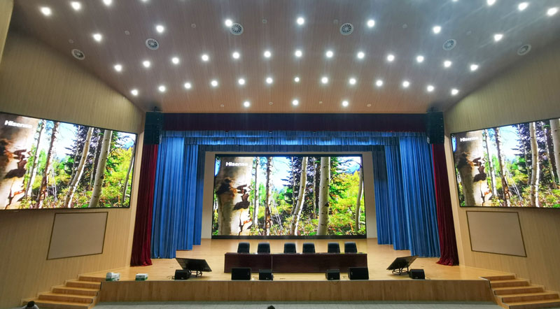 成都鷹皇科技承建成都市第二十中學(xué)多功能廳舞臺燈光、音響、LED顯示屏及會議系統(tǒng)工程