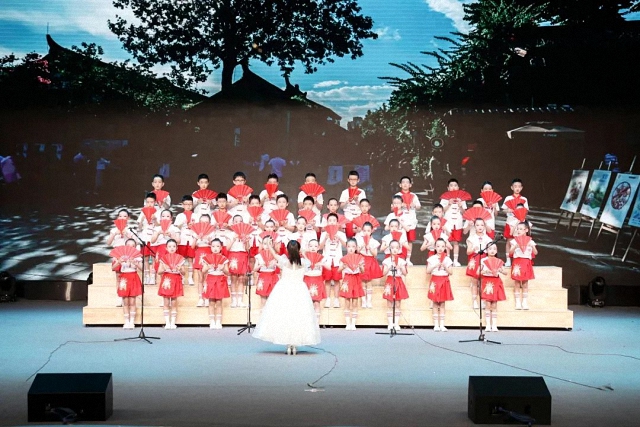 天府第四中學第五屆“藝·起SHOW” 鷹皇科技租賃團隊助力活動舞臺燈光音響視頻服務