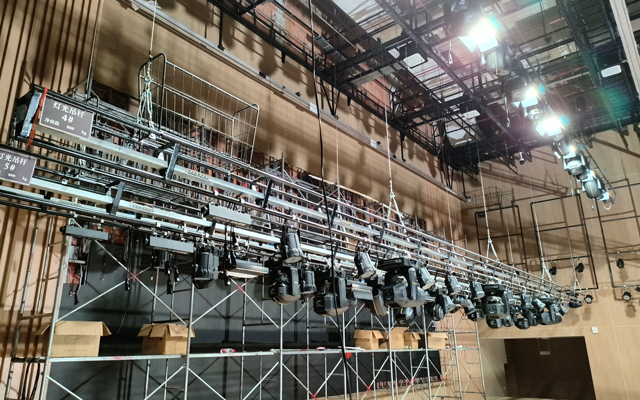 成都鷹皇科技承建巴中市學(xué)術(shù)報告廳舞臺燈光、巴中市學(xué)術(shù)報告廳舞臺機械及升降燈光吊桿系統(tǒng)